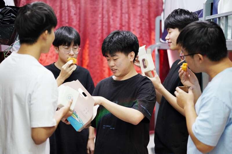 最新疫情缩写,最新疫情缩写下的温馨日常