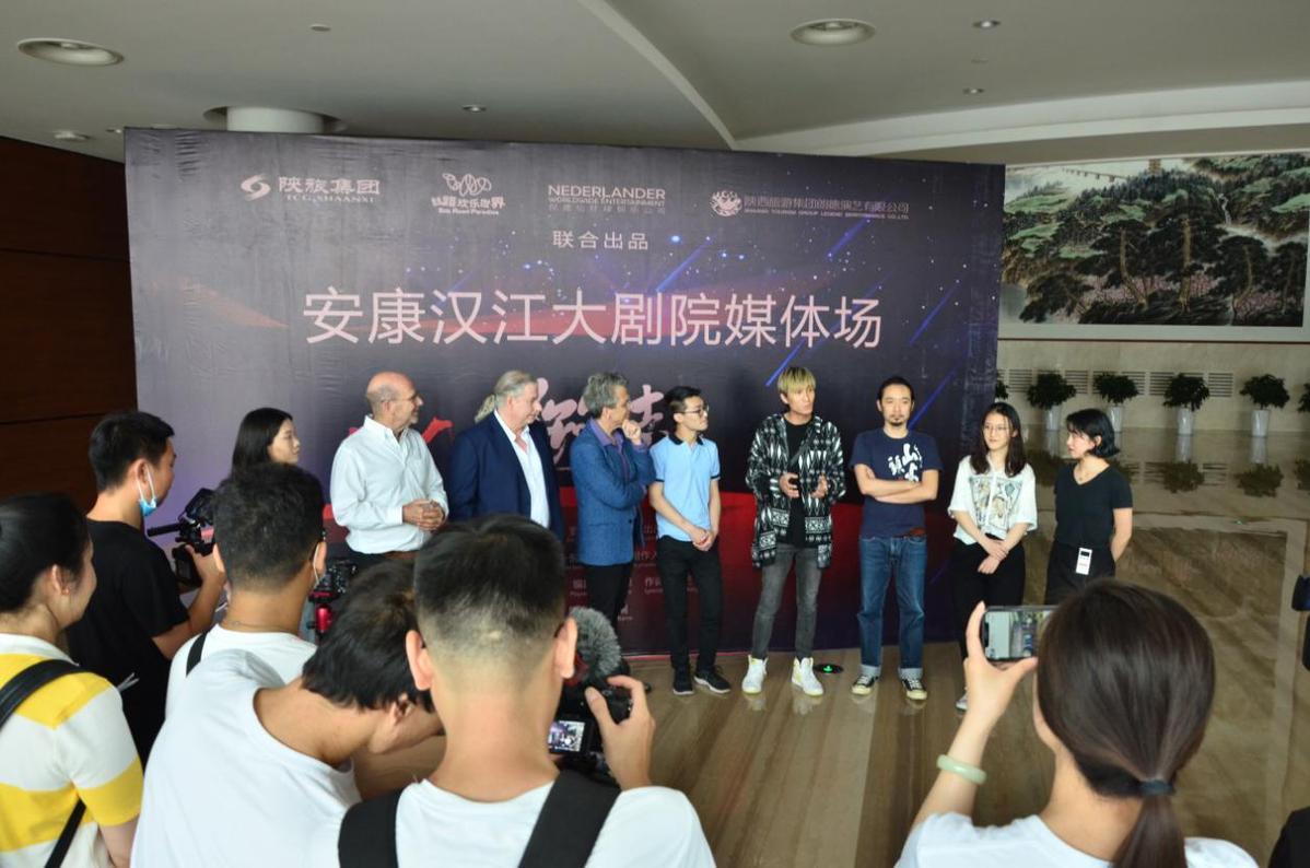 揭秘演员周冰的科技魅力，全新高科技产品亮相引发瞩目！