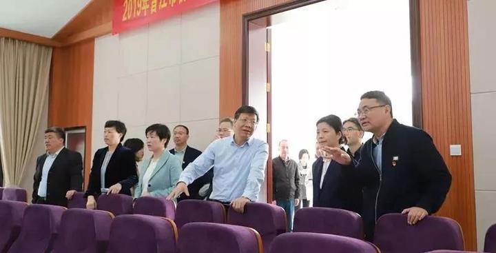 “最新台风预报短片”,最新台风预报短片，一场寻找内心平静的旅行冒险