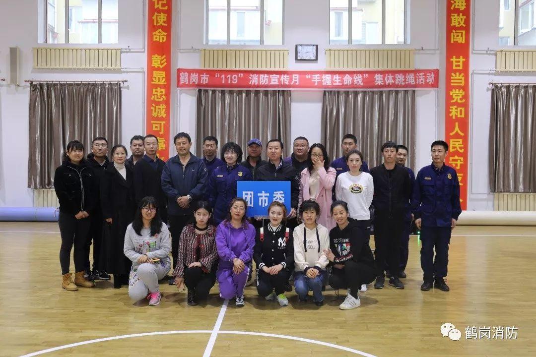 集体跳绳比赛视频，跃动青春，协作荣光展现团结力量