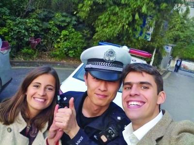 最新翻译软件，探索小巷神秘宝藏，开启语言世界奇妙之旅